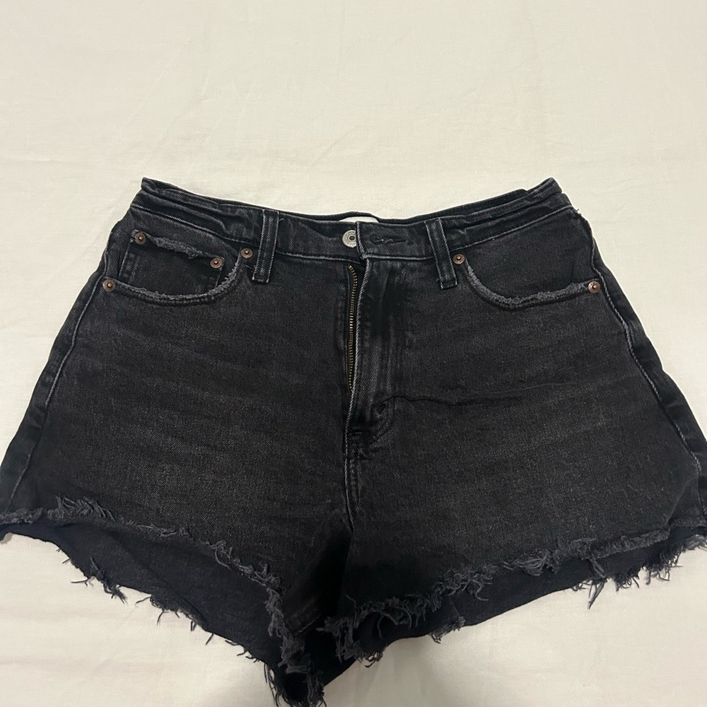 Abercrombie & Fitch 90s Relaxed Cutoff High Rise Short